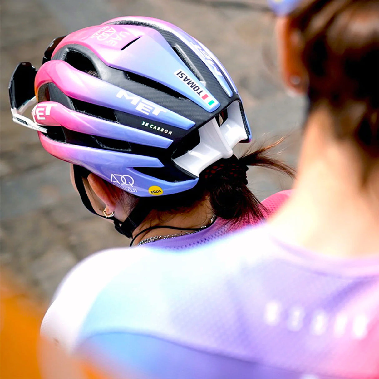 MET Trenta 3K Carbon MIPS ADQ Team Emirates