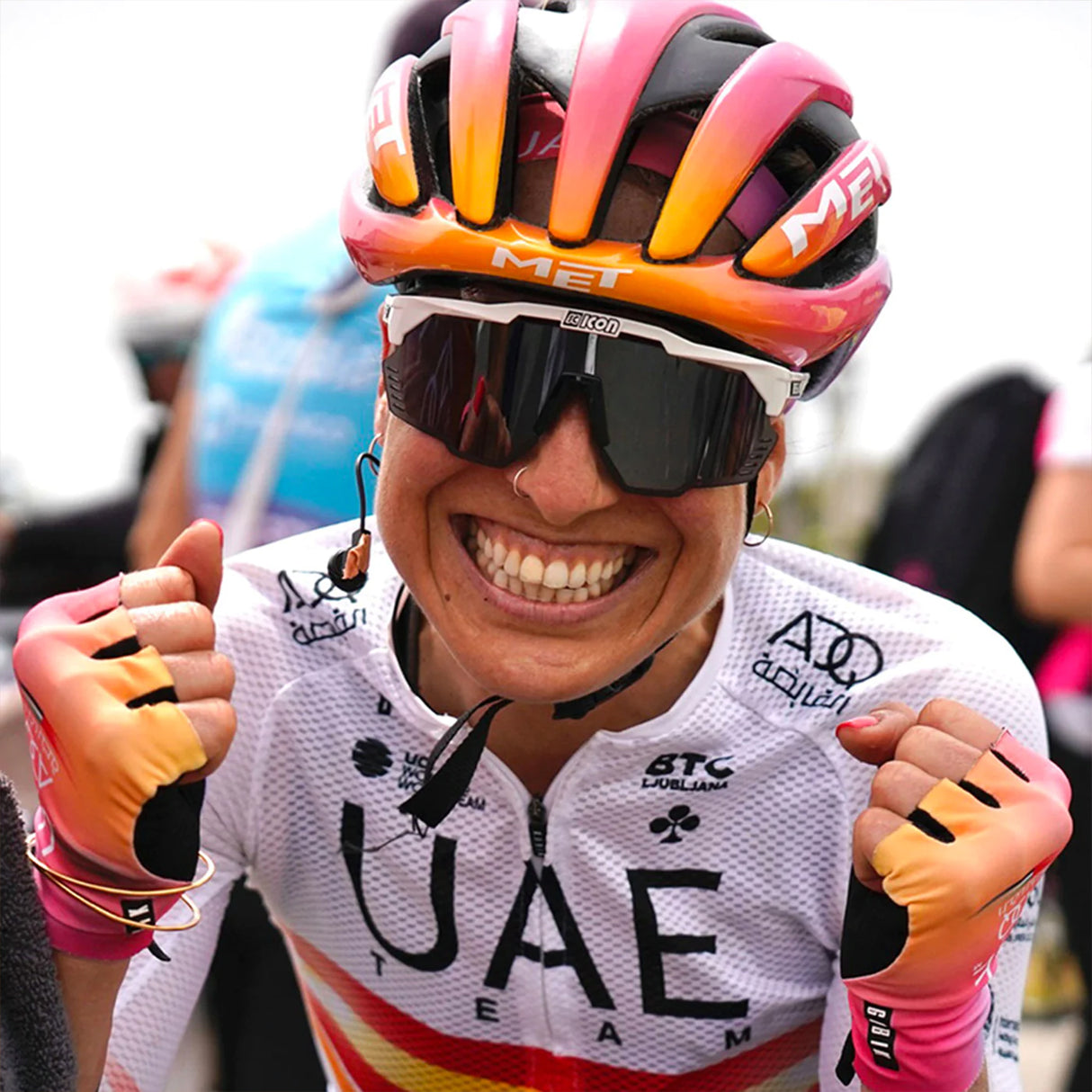MET Trenta 3K Carbon MIPS ADQ Team Emirates