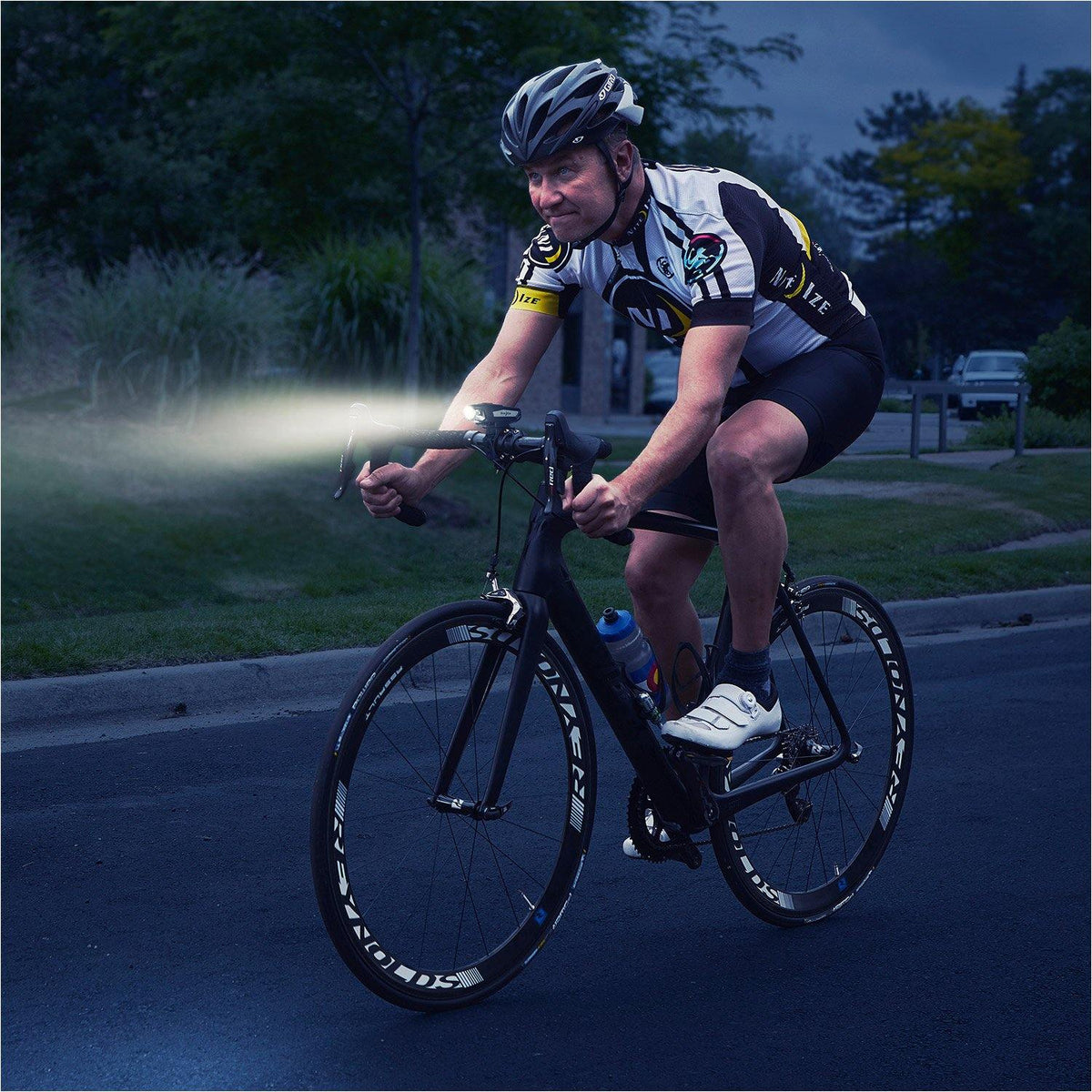 Nite Ize Radiant® 750 Rechargeable Bike Light - Cycle Souq