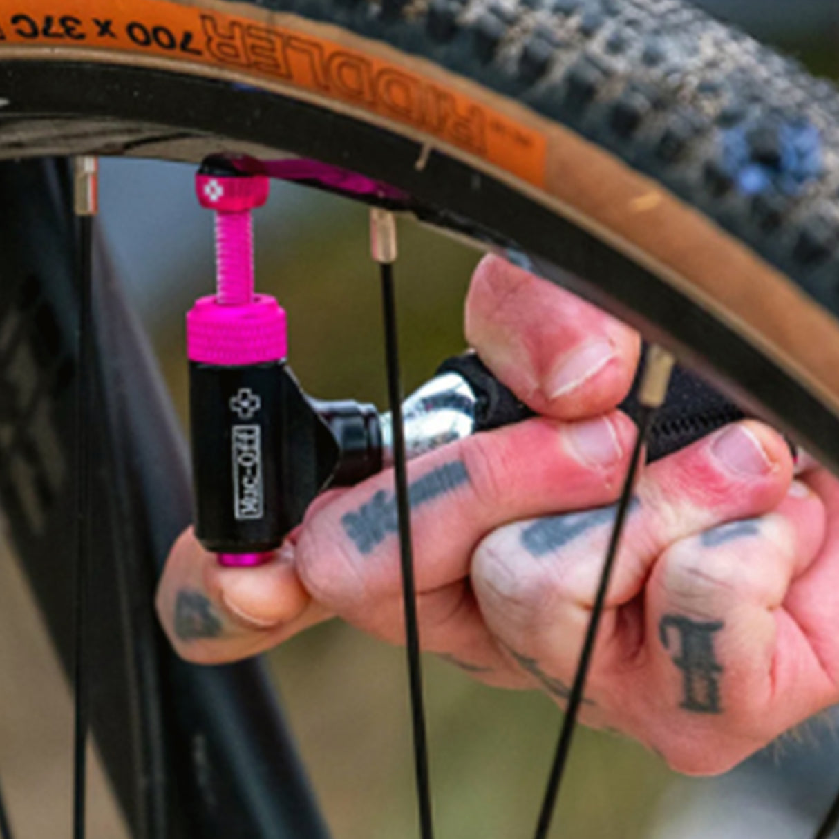 Muc-Off Road Inflator Kit